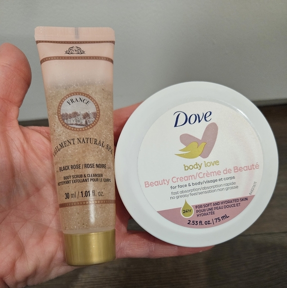 Skincare Set with Black Cosmetic Bag - Picture 10 of 15